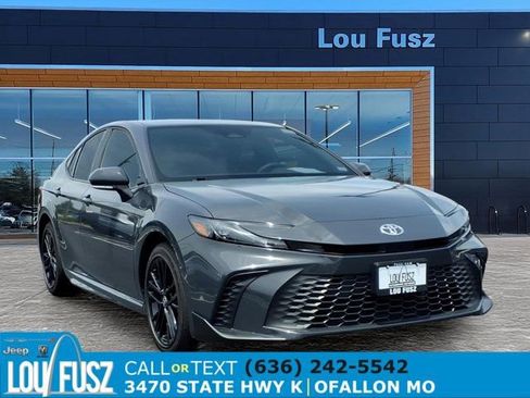 Used 2025 Toyota Camry SE AWD/4WD image 1