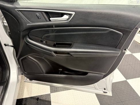 Used 2017 Ford Edge Titanium w/ Equipment Group 301A AWD/4WD image 24