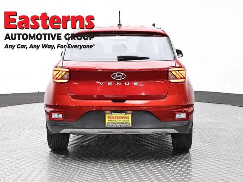 Used 2024 Hyundai Venue Limited FWD image 6