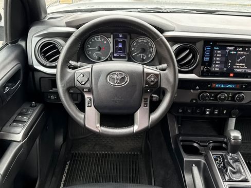 Used 2019 Toyota Tacoma TRD Sport image 13