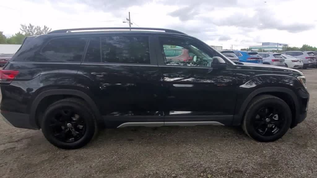 Certified 2024 Volkswagen Atlas Peak Edition SEL AWD/4WD image 9