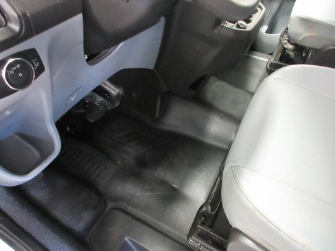 Used 2018 Ford Transit 250 130 Medium Roof RWD image 18