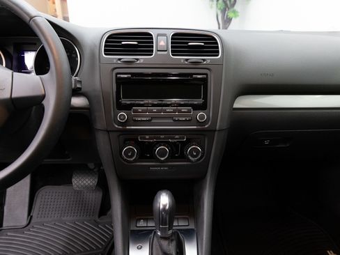 Used 2013 Volkswagen Golf 4-Door FWD image 11