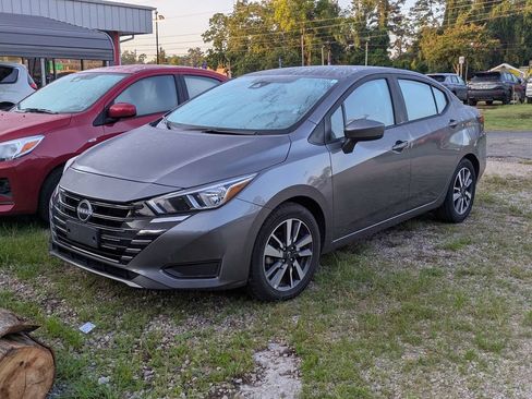 Used 2024 Nissan Versa SV FWD image 3