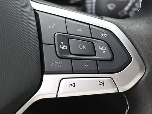 Certified 2025 Volkswagen Taos S image 17