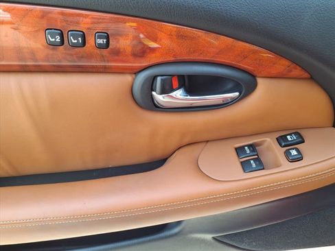 Used 2005 Lexus SC 430 Convertible image 18