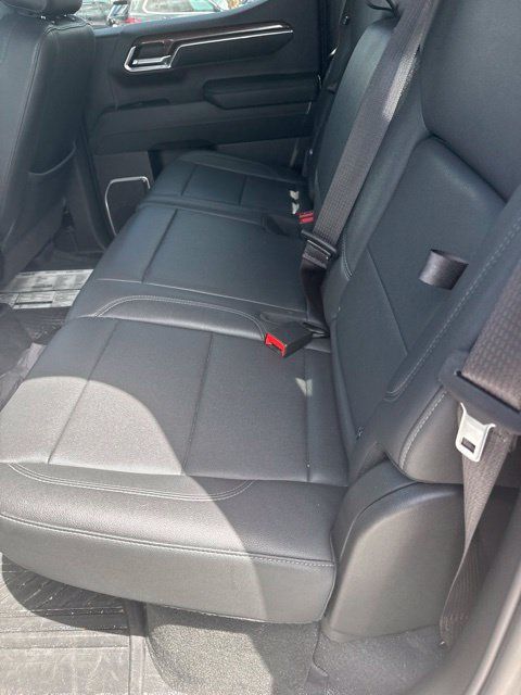 Used 2023 Chevrolet Silverado 1500 LT Trail Boss w/ LT Trail Boss Premium Package AWD/4WD image 10