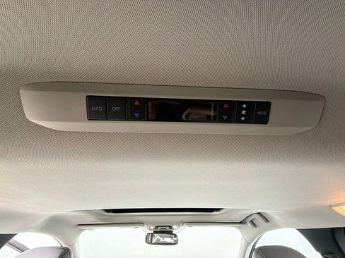 Used 2025 Toyota Sienna XLE FWD image 22