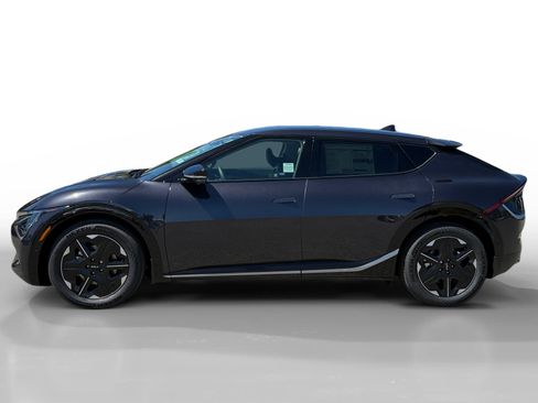 New 2026 Kia EV6 Wind RWD image 2