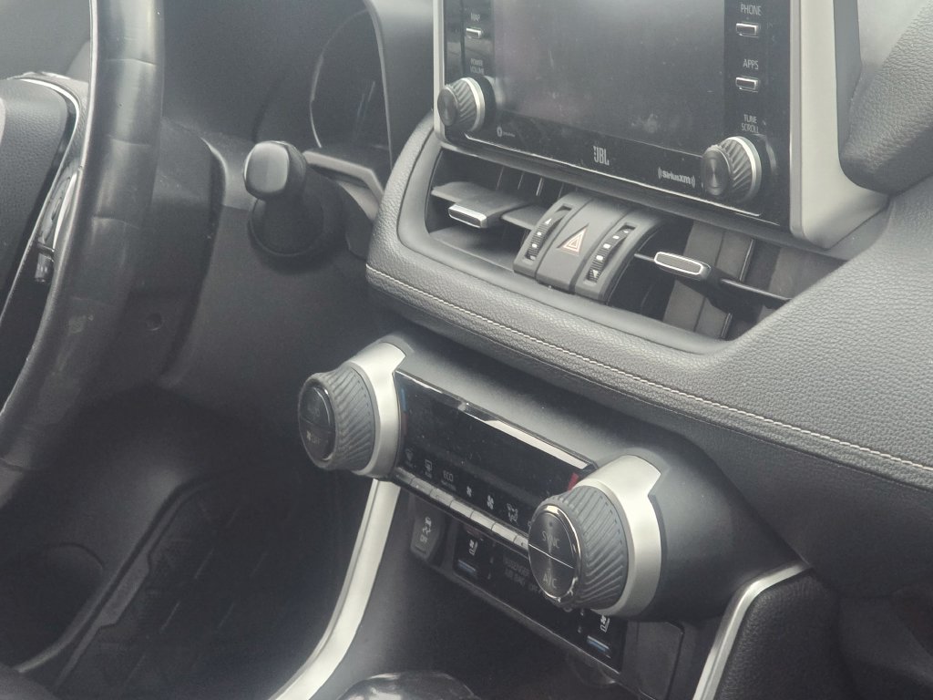 Used 2020 Toyota RAV4 Limited AWD/4WD image 18