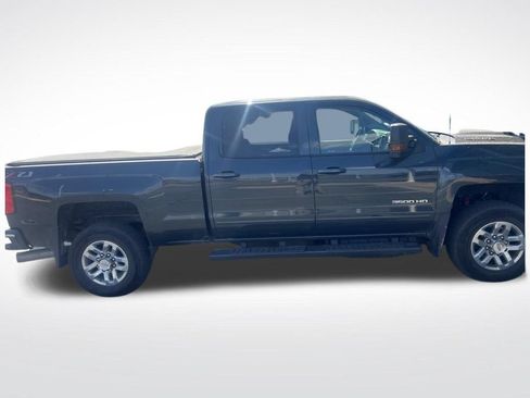 Used 2019 Chevrolet Silverado 3500 LT w/ LT Convenience Package AWD/4WD image 3