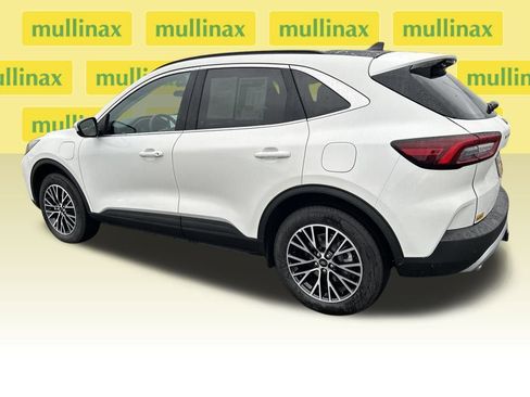 Used 2025 Ford Escape Base w/ Class II Trailer Tow Package image 10