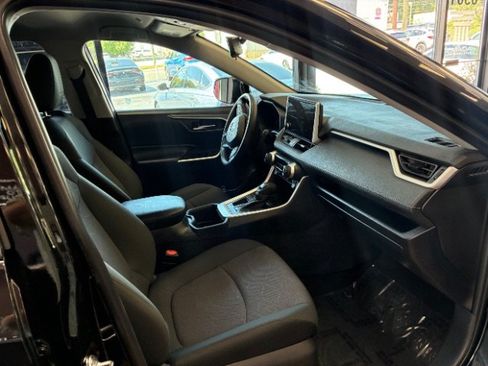 Used 2025 Toyota RAV4 XLE FWD image 26