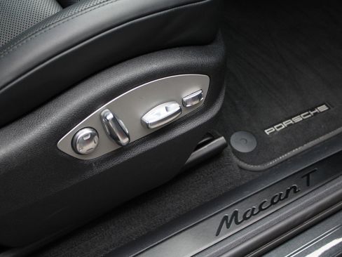 Certified 2023 Porsche Macan Turbo image 29