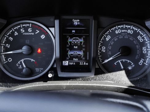 Used 2021 Toyota Tacoma TRD Off-Road w/ Technology Package AWD/4WD image 38