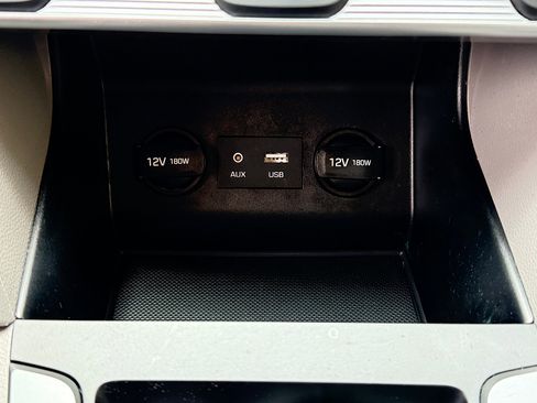Used 2019 Hyundai Elantra SE FWD image 19