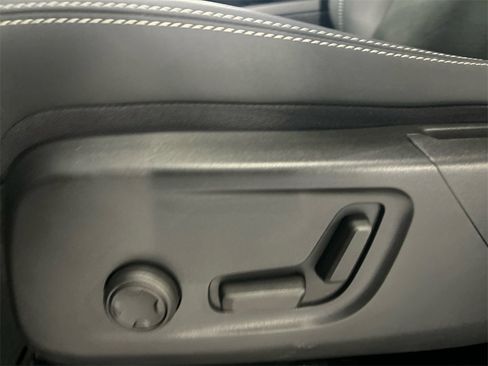 Certified 2023 Volvo XC40 Recharge Plus image 11