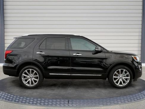 Used 2017 Ford Explorer Limited w/ Equipment Group 303A AWD/4WD image 8