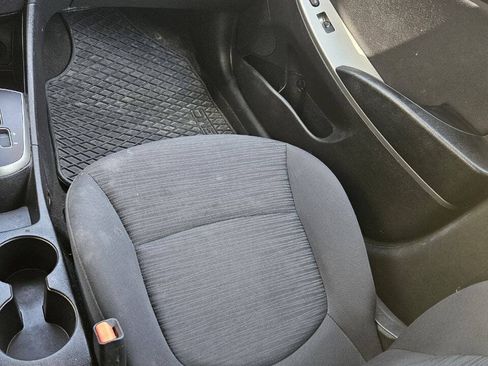 Used 2017 Hyundai Accent SE FWD image 10
