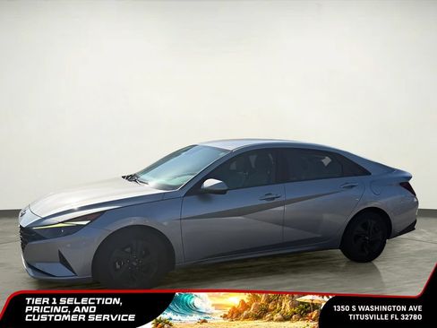 Used 2021 Hyundai Elantra SEL w/ Convenience Package FWD image 4