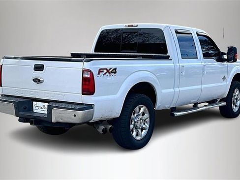 Used 2014 Ford F250 Lariat w/ Lariat Interior Package image 5