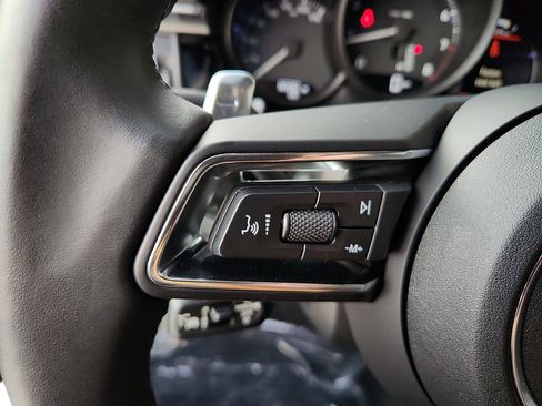 Certified 2025 Porsche Macan image 20