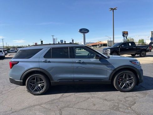 Used 2025 Ford Explorer ST AWD/4WD image 4