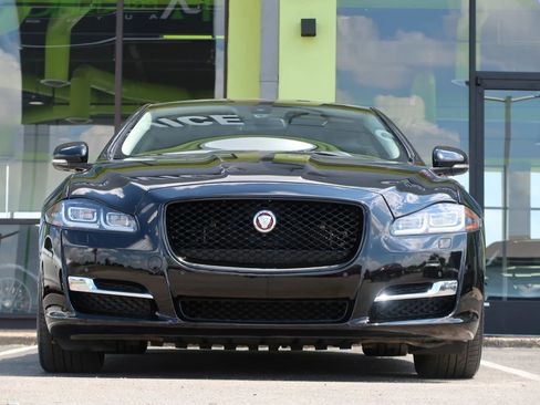 Used 2017 Jaguar XJ R-Sport image 2