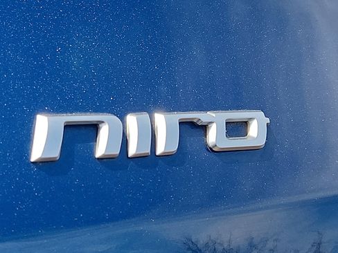 Used 2018 Kia Niro LX image 27