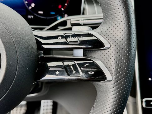 Used 2025 Mercedes-Benz GLC 300 image 34