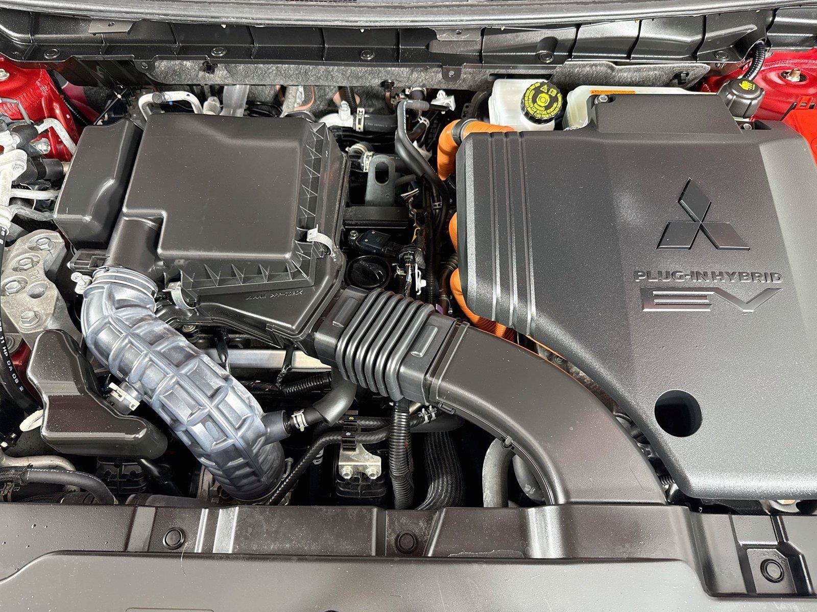 Used 2024 Mitsubishi Outlander 4WD Plug-In Hybrid image 36