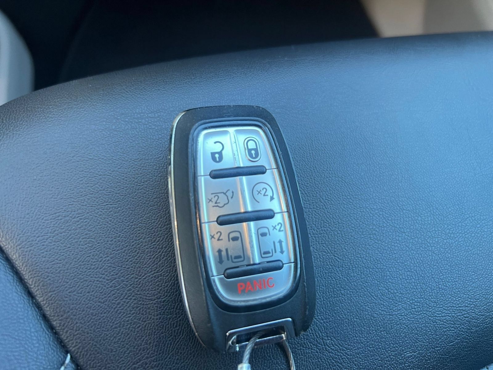 Used 2024 Chrysler Pacifica Touring-L FWD image 19