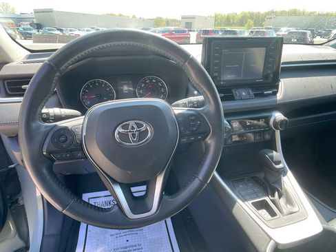 Used 2022 Toyota RAV4 XLE Premium AWD/4WD image 15