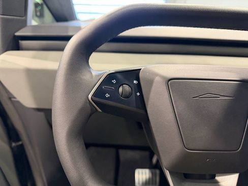 Used 2024 Tesla Cybertruck AWD Crew Cab image 33