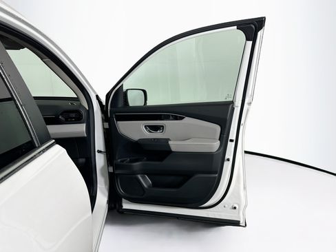 Used 2025 Honda Pilot EX-L image 32