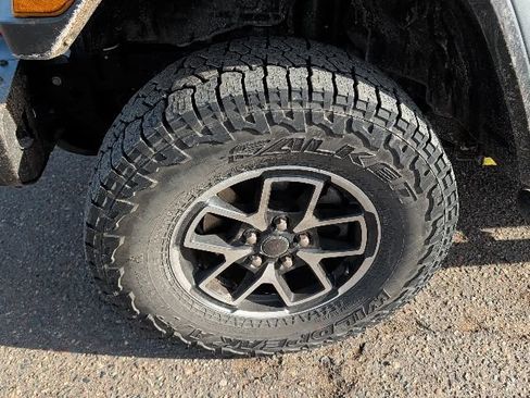 Used 2024 Jeep Gladiator Rubicon w/ Technology Group image 2