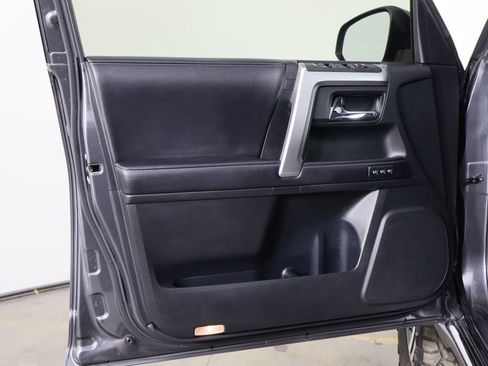 Used 2018 Toyota 4Runner SR5 image 21