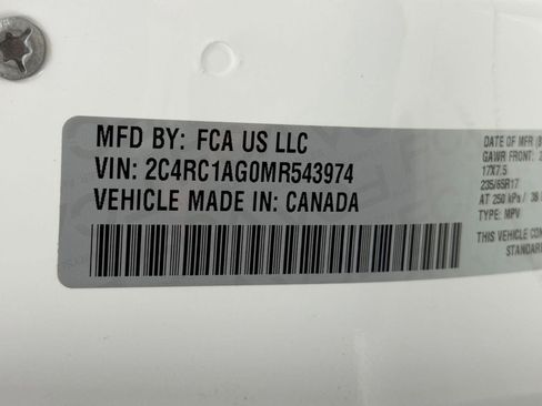 Used 2021 Chrysler Voyager L image 19