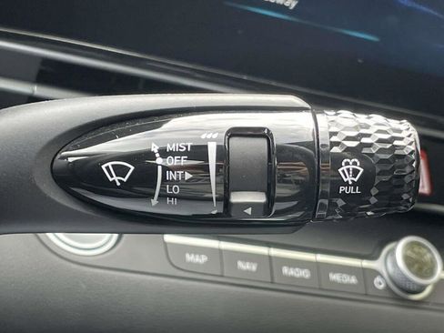 Used 2025 Hyundai Elantra SEL FWD image 33