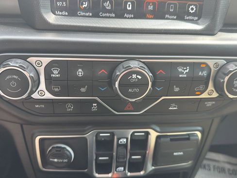 Used 2022 Jeep Wrangler Unlimited Sport AWD/4WD image 9