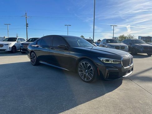 Used 2020 BMW 750i xDrive w/ Executive Package image 3