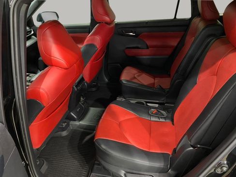 Used 2022 Toyota Highlander XSE image 20