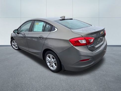 Used 2017 Chevrolet Cruze LT w/ Convenience Package image 5