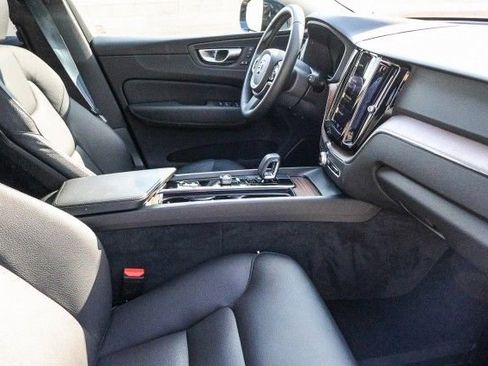 Used 2023 Volvo XC60 B5 Plus w/ Protection Package Premier image 21