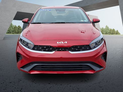 Used 2024 Kia Forte LXS w/ LXS Technology Package FWD image 2