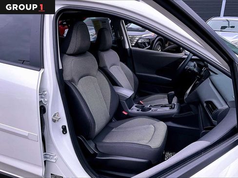 Used 2024 Subaru Crosstrek 2.0i Premium image 9