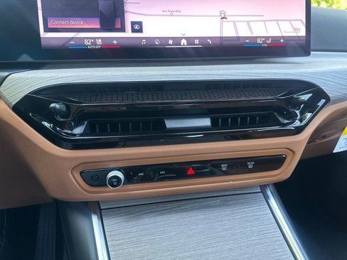 Certified 2025 BMW 330i Sedan image 37