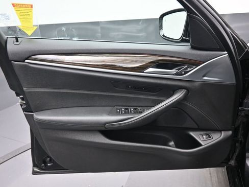 Used 2019 BMW 530i xDrive w/ Convenience Package image 9
