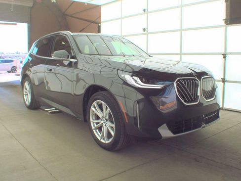 Used 2025 BMW X3 xDrive30i w/ Premium Package AWD/4WD image 2