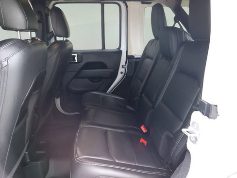 Used 2021 Jeep Wrangler Unlimited Sahara AWD/4WD image 12